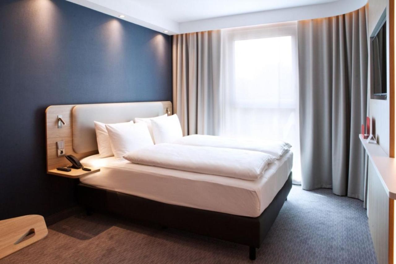Holiday Inn Express & Suites - Basel - Allschwil By Ihg Exterior foto