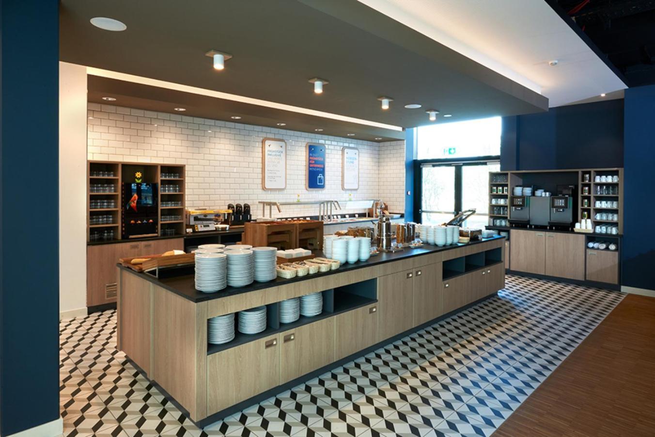 Holiday Inn Express & Suites - Basel - Allschwil By Ihg Exterior foto