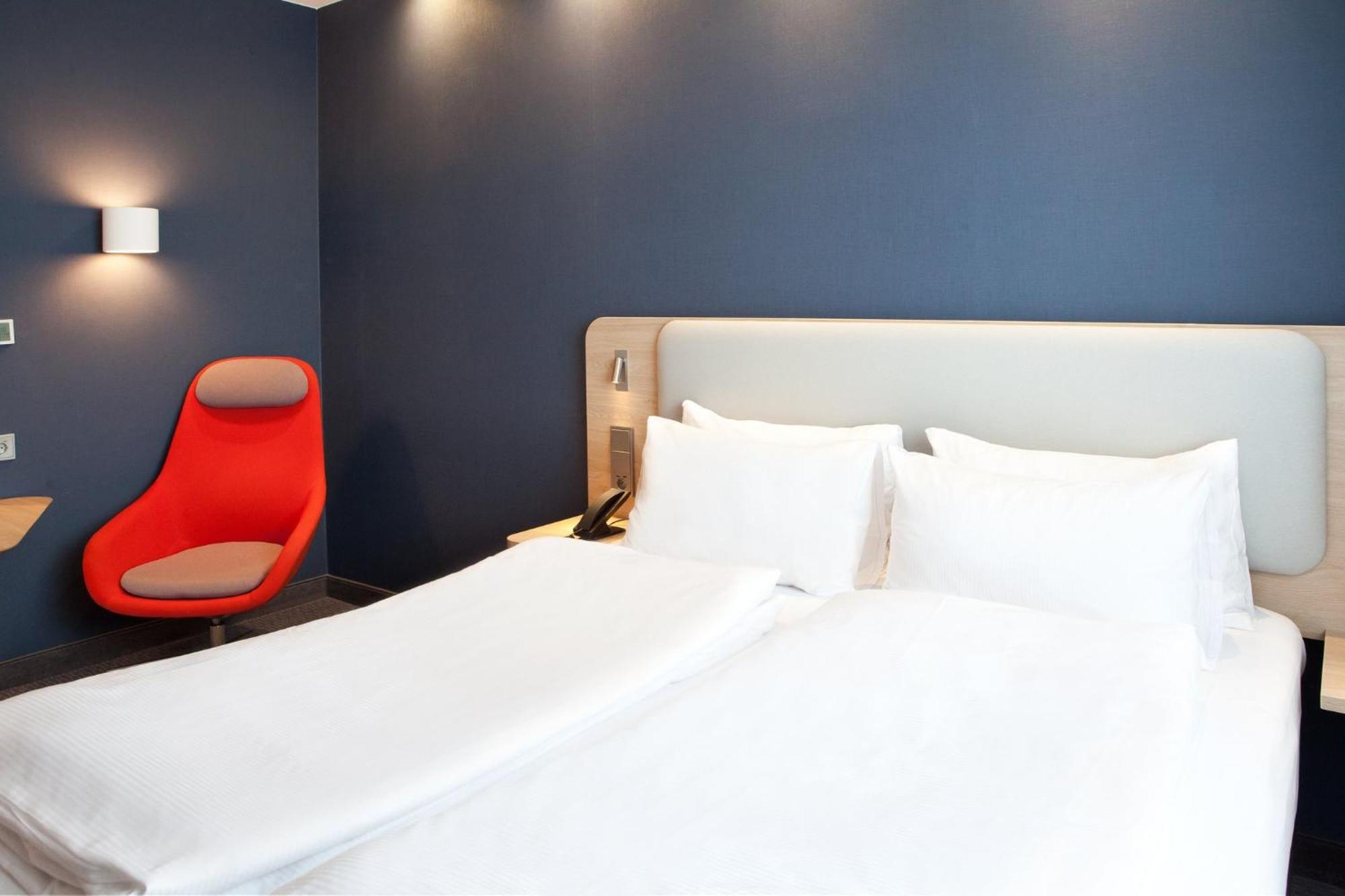 Holiday Inn Express & Suites - Basel - Allschwil By Ihg Exterior foto
